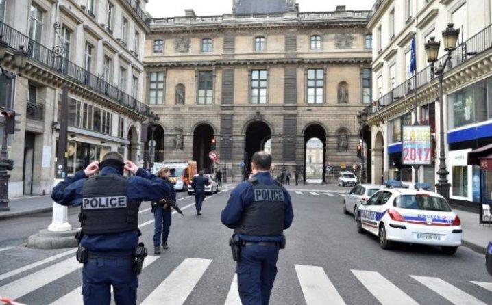 Sigurnosna prijetnja: Dvorište Louvrea evakuirano