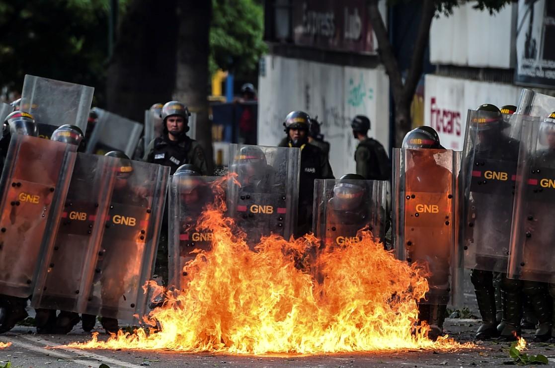 Ratno stanje u Venecueli: Potraga za vođama napada na vojnu bazu