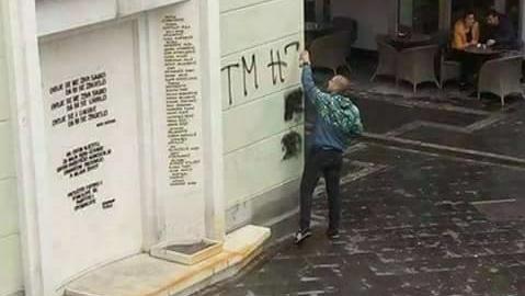 Reakcije: Traži se oštra sankcija za učenika zbog grafita na Kapiji