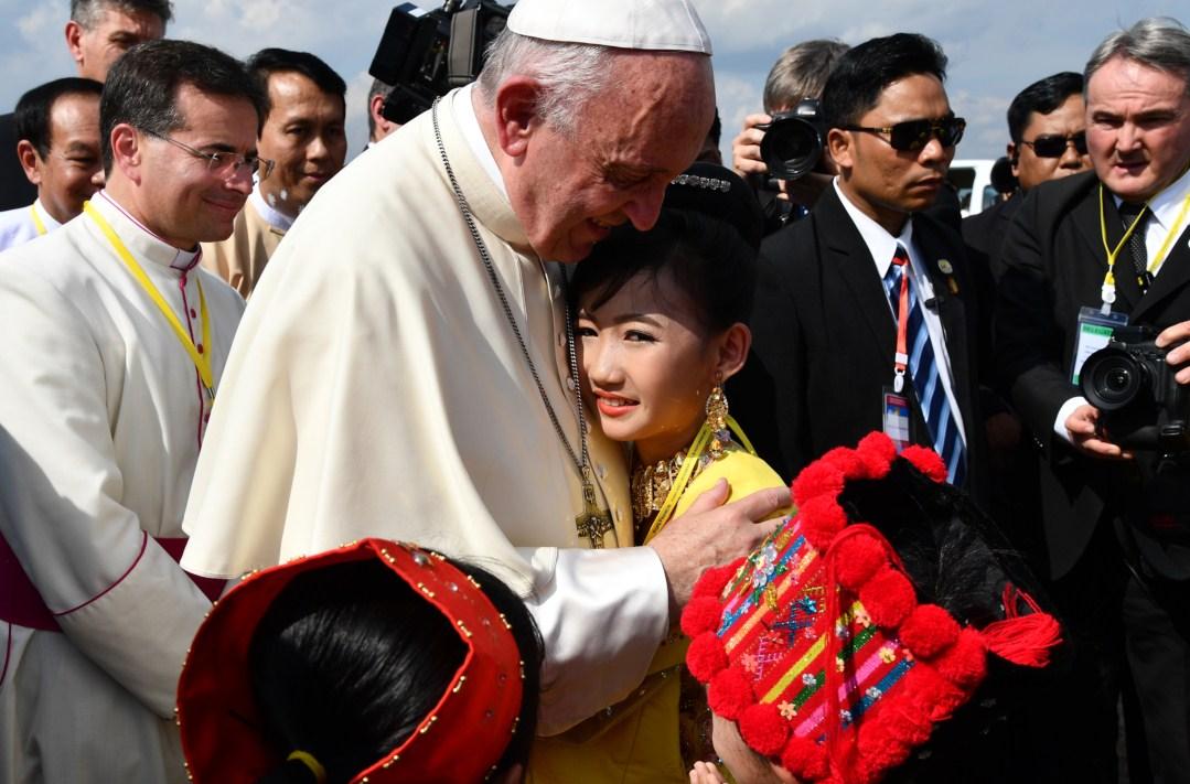 Papa Franjo stigao u posjetu Mijanmaru