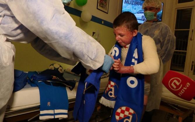 Veliko iznenađenje za dječaka heroja Mehu: U zagrebačkoj bolnici ga posjetio bh. nogometaš Armin Hodžić