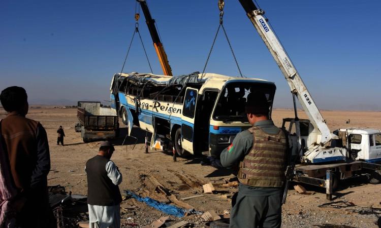 Afganistan: Dvoje mrtvih i 20 povrijeđenih u prevrtanju autobusa