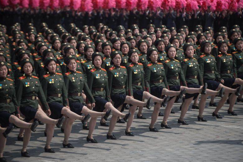 Sjeverna Koreja dan pred Zimske olimpijske igre održala vojnu paradu