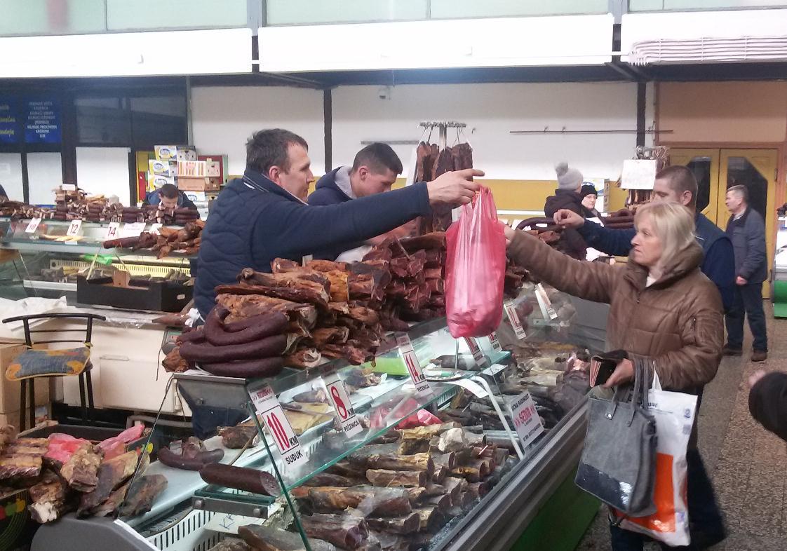 Gradska tržnica u Zenici: Održana degustacija domaćih suhomesnatih i mliječnih proizvoda