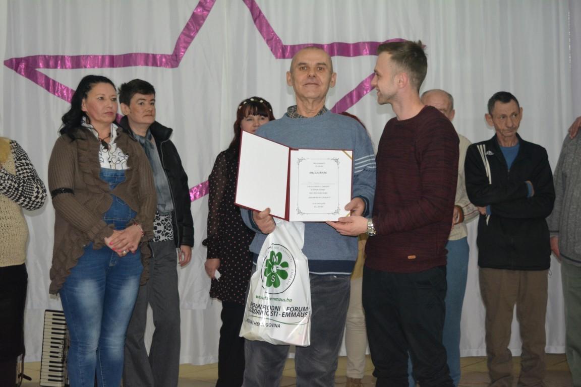 U Prihvatnom centru Duje održano takmičenje pjevača-amatera: Safet Džanić osvojio prvo mjesto
