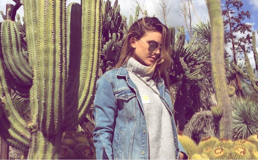 Nina Seničar pozirala pored kaktusa u vrtu „Huntington Desert Garden“ u Kaliforniji