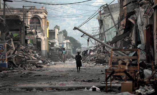 Optuženi za seksualno zlostavljanje žrtava zemljotresa na Haitiju prijetili svjedocima