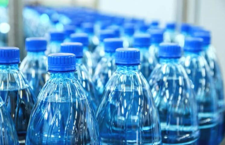 Šokantno: Ispitano 250 plastičnih boca s vodom, naučnici pronašli plastiku u svakoj