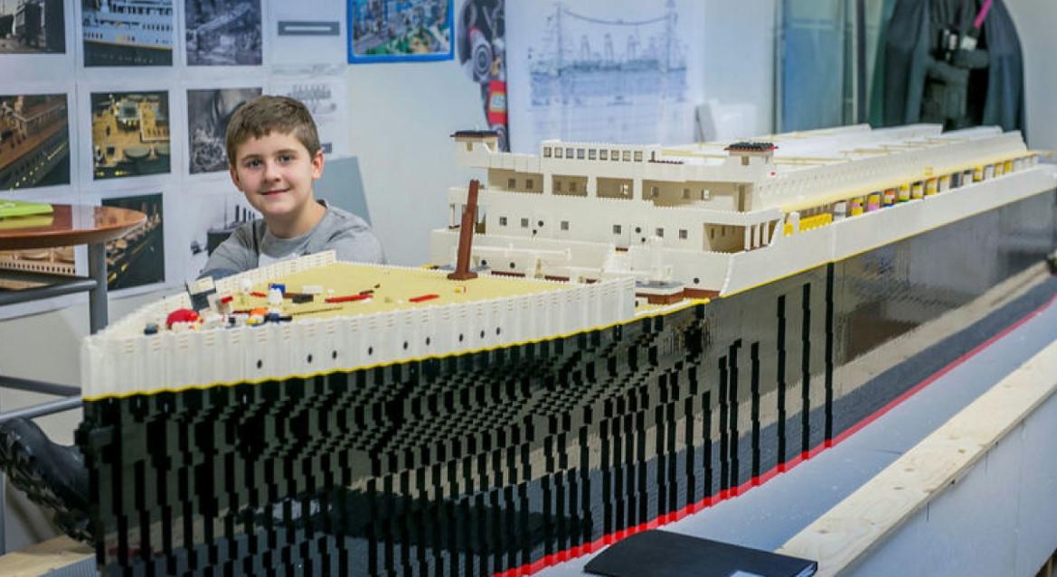 Desetogodišnjak s autizmom izgradio najveću repliku ''Titanica'' od lego-kockica