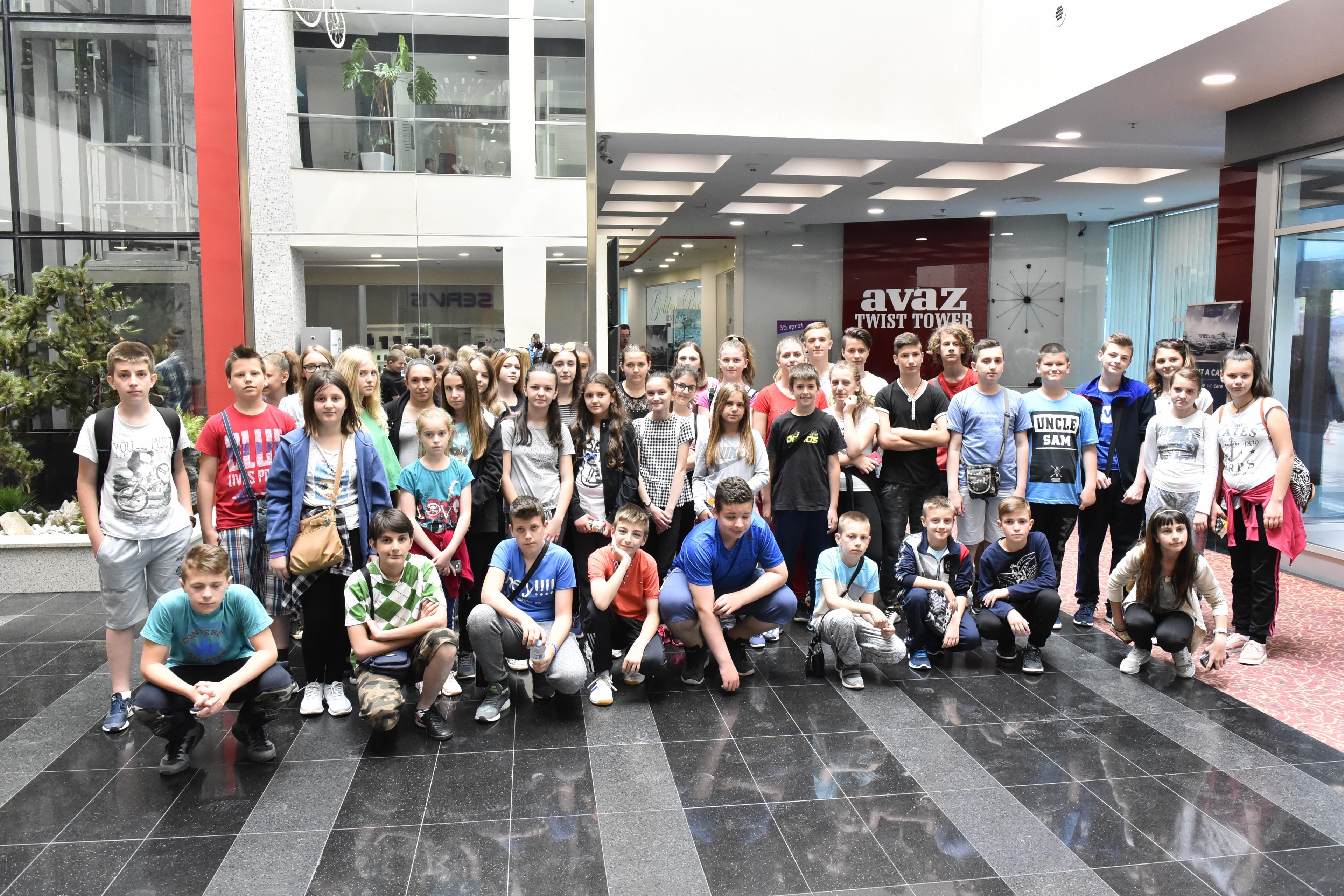 Učenici iz Orašca, Kulen-Vakufa i Martinbroda posjetili „Avaz Twist Tower“
