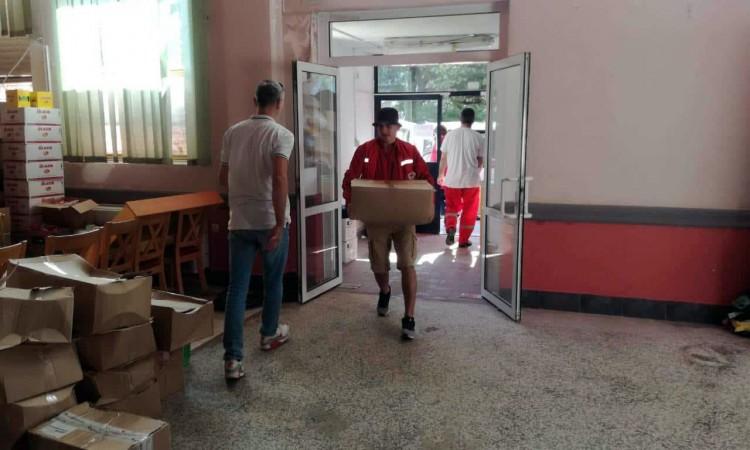 Volonteri CK iz Gornjeg Vakufa-Uskoplja distribuirali pomoć migrantima