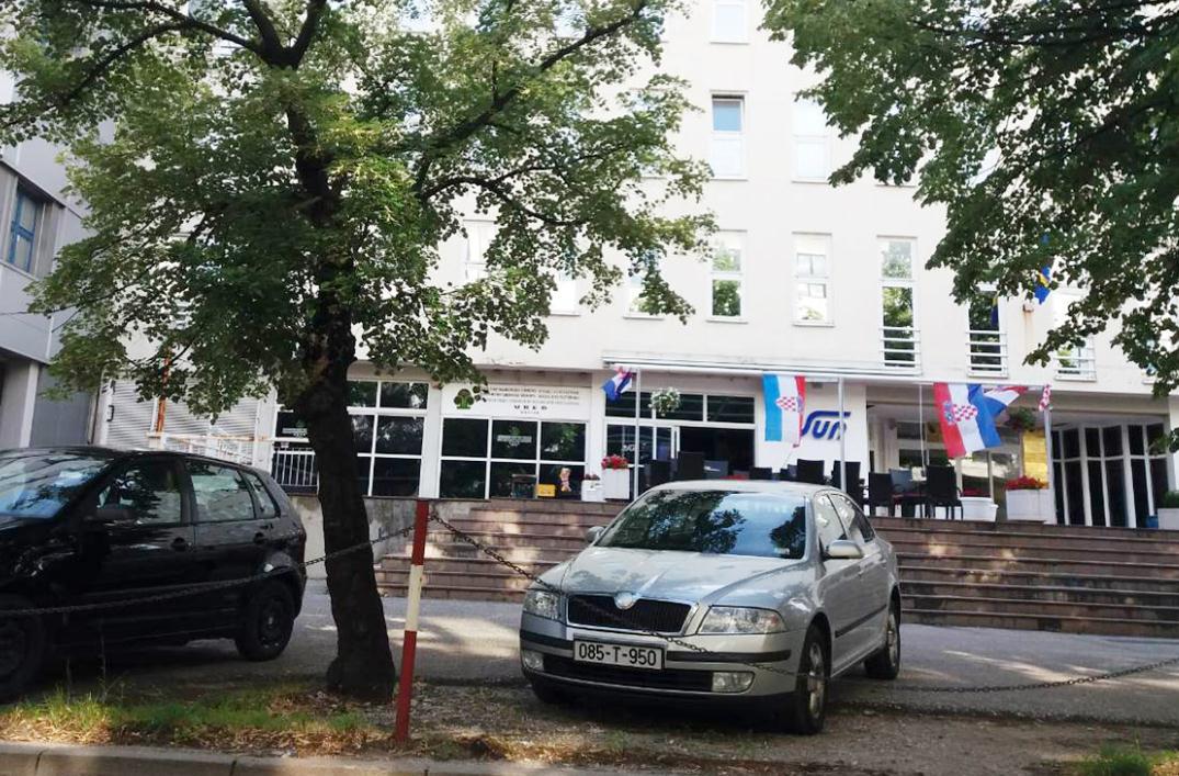 Zastave Hrvatske ponovo na zgradi Federalne vlade u Mostaru