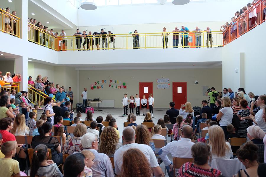 S jučerašnjeg otvorenja: Školu pohađa oko 400 đaka - Avaz
