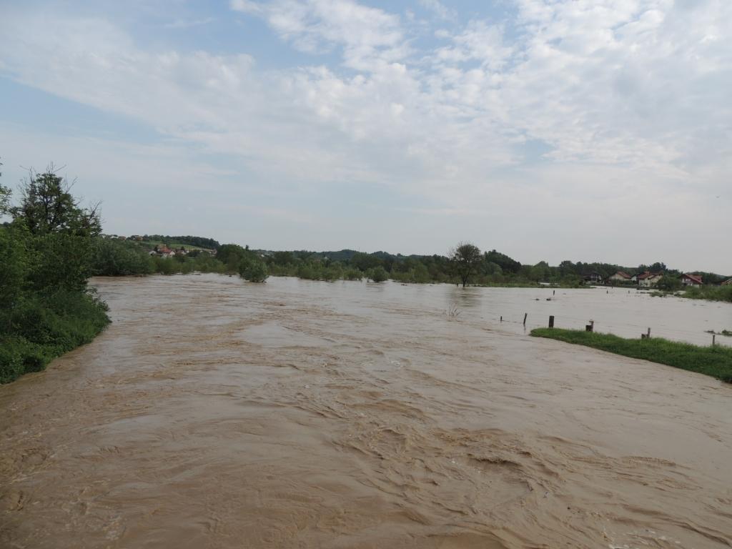 U poplavama u Kambodži 44 osobe poginule, 10.000 porodica evakuirano
