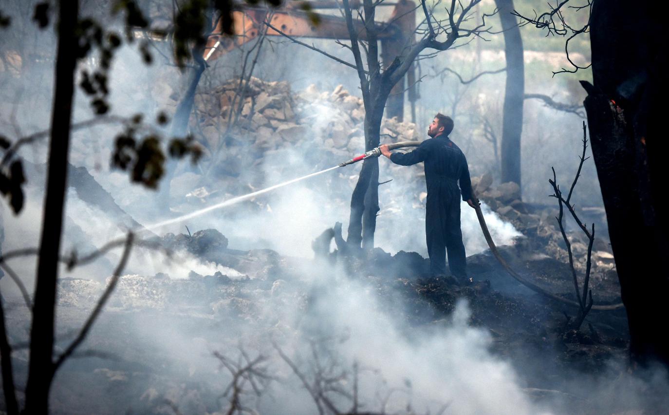 Vatrogasci se još bore sa požarima: Pelješac i dalje gori