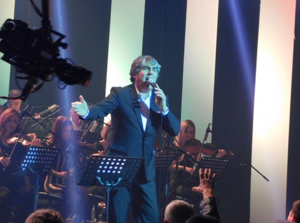 Duško Kuliš održao koncert uz pratnju orkestra Muzičke produkcije BHRT-a