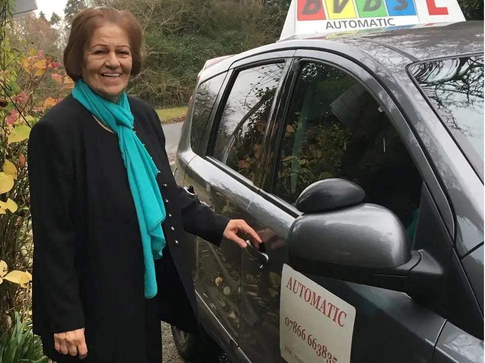 U Britaniji 82-godišnjakinja položila vozački ispit iz prve
