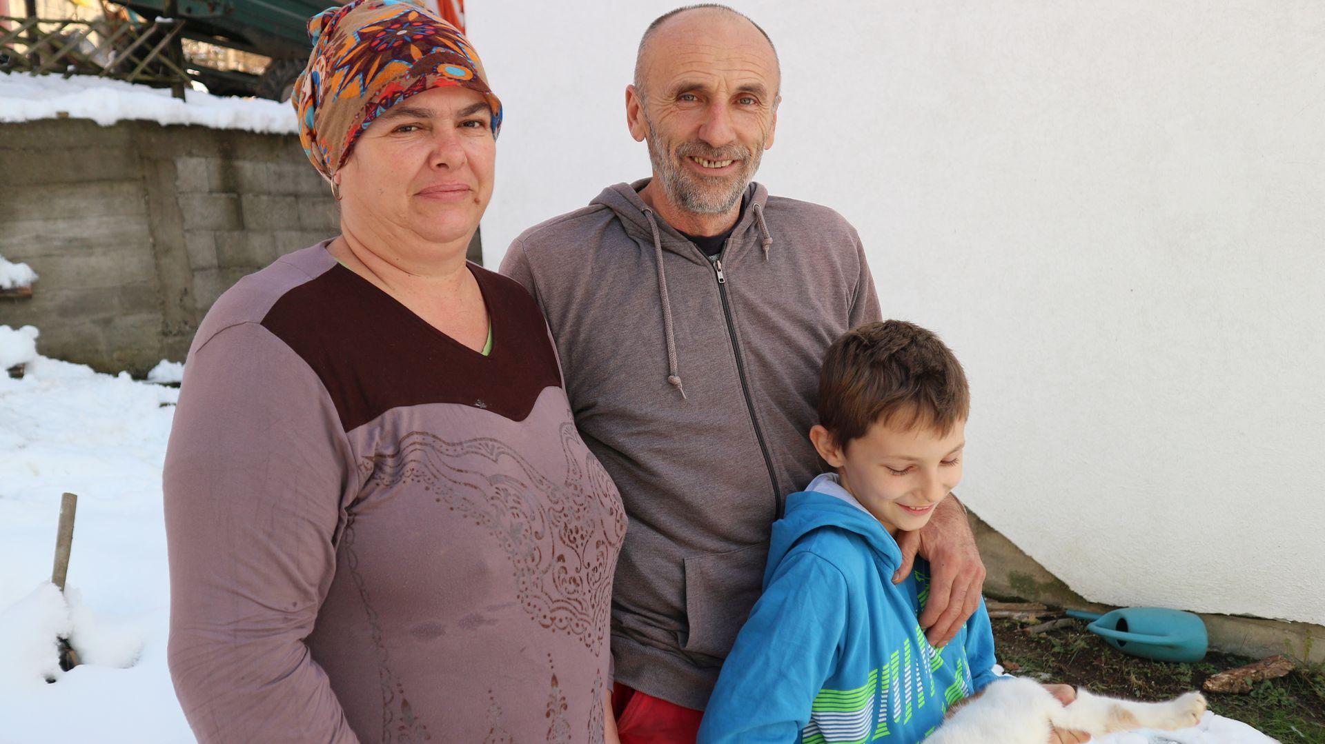 Amer s majkom Bahrom i ocem Ibrahimom: Dječak velika pomoć u domaćinstvu - Avaz