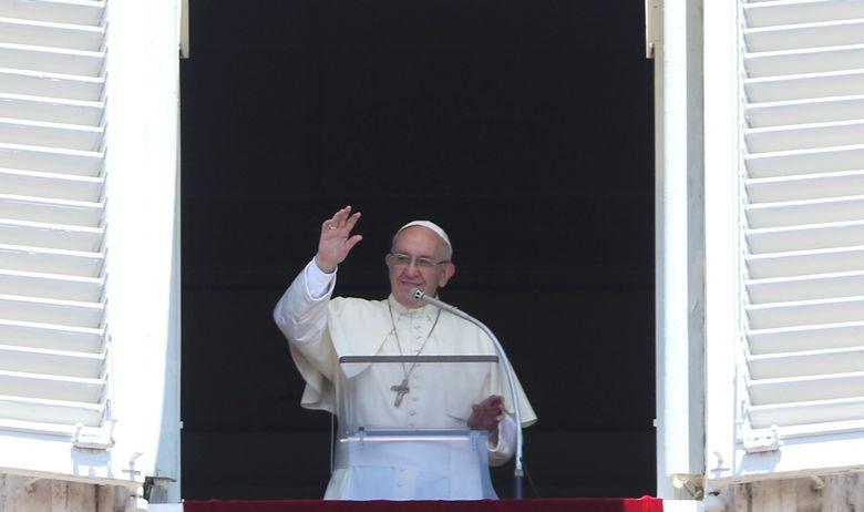 Papa se uključio u svađu oko brodova s migrantima
