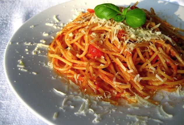 Mladić pojeo ostatke špageta s umakom od paradajza - Avaz