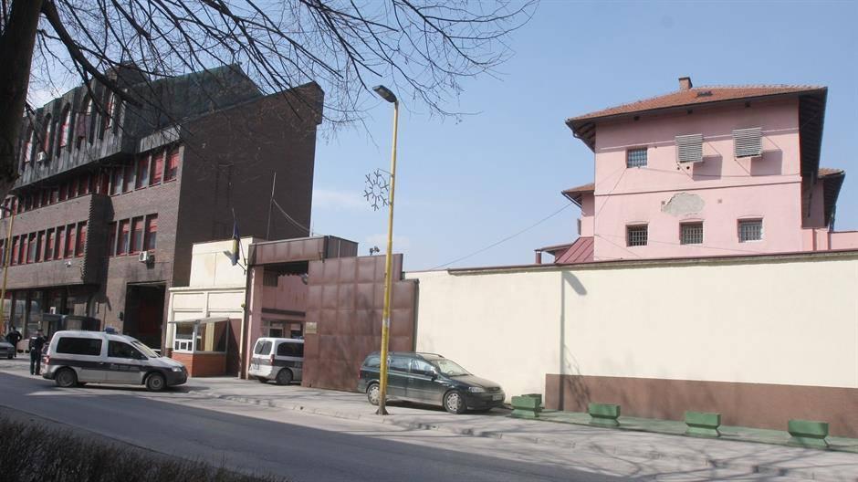 Pobuna u KPZ-u Tuzla: Maltretirali zatvorskog cimera, a kada je policija htjela da ga premjesti, krevetima zabarikadirali vrata ćelije