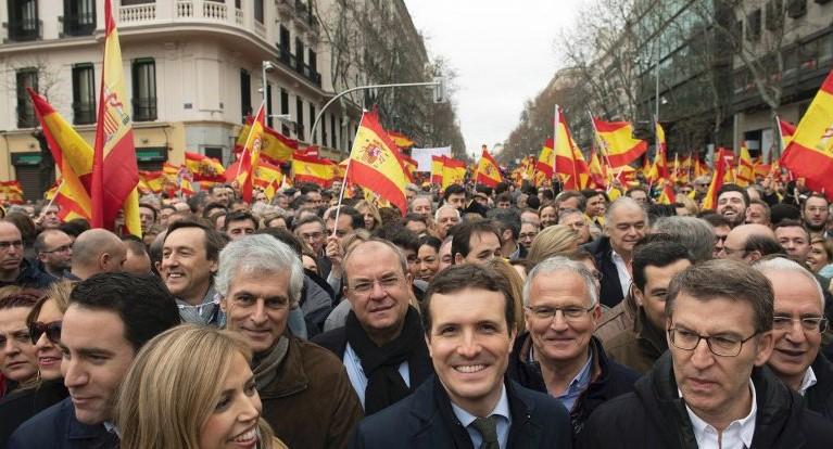 Noseći katalonske zastave, narod je pozdravljao govornike - Avaz
