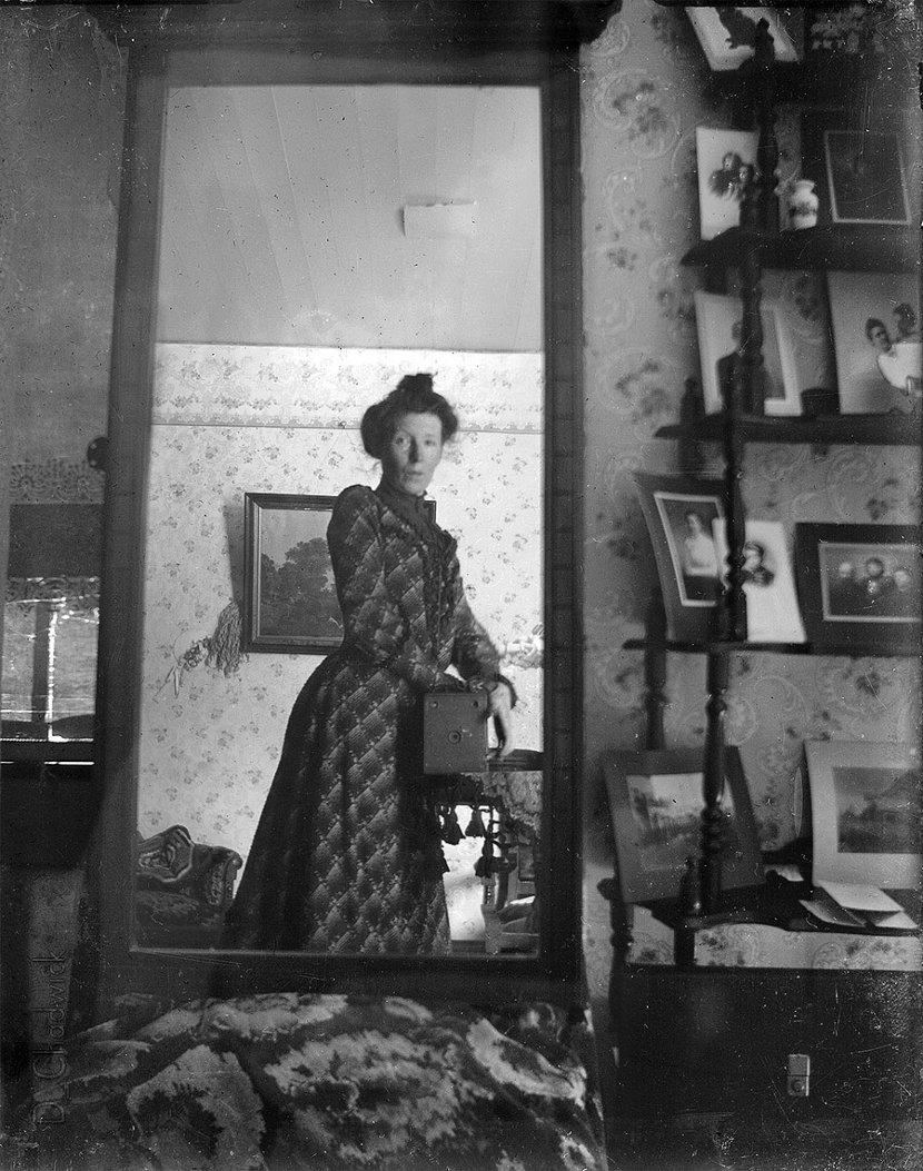 Nepoznata žena izrađuje najraniji poznati selfi 1900. - Avaz