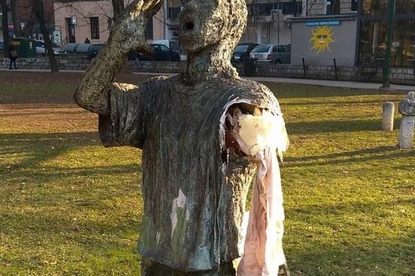 Oštećena skulptura "Nermine, dođi", policija traga za počiniocem
