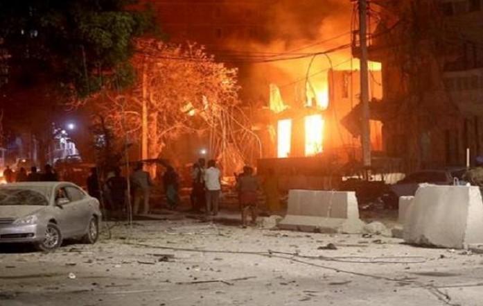 U Mogadišu usljed bombaškog napada smrtno stradalo 25 ljudi, a 35 ranjeno