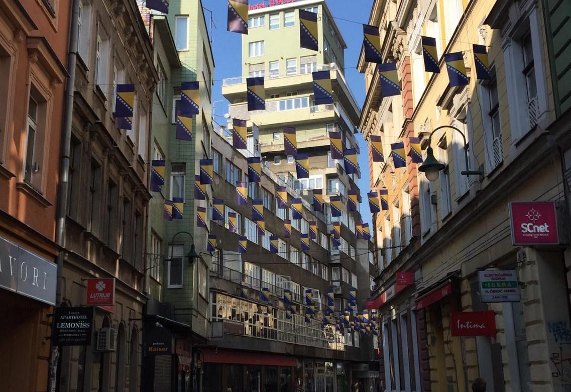 Dan nezavisnosti: Ulice glavnog grada okićene hiljadama zastava BiH