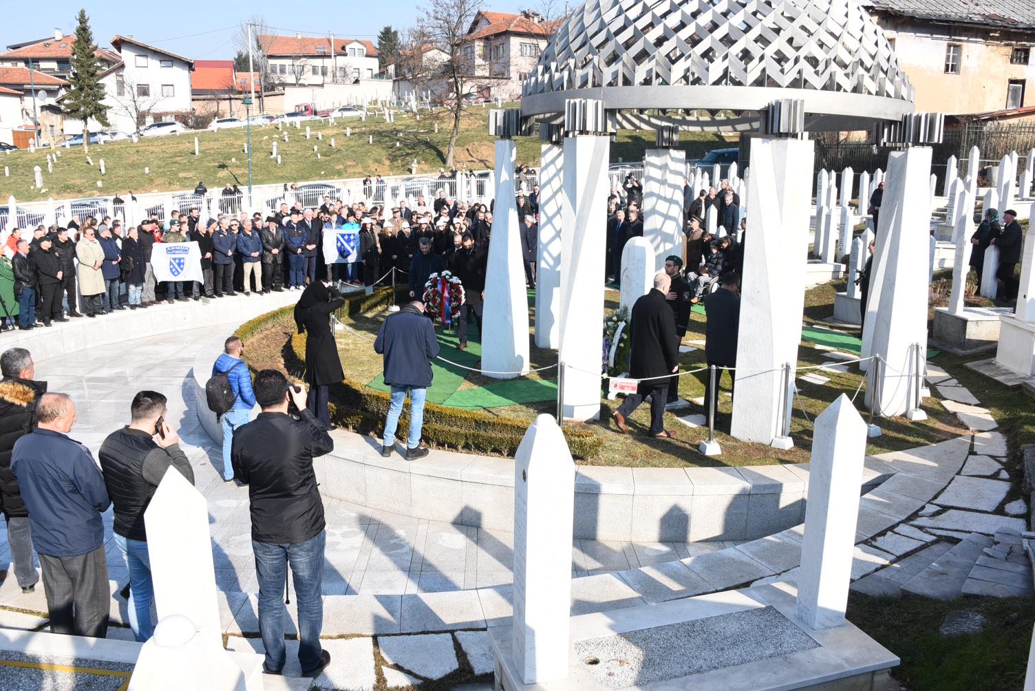 Polaganjem cvijeća obilježen Dan nezavisnosti BiH: Ne smijemo se razočarati u domovinu