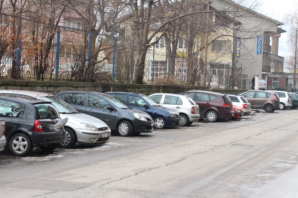 U Zenici će korištenje parkinga biti regulirano i vinjetama