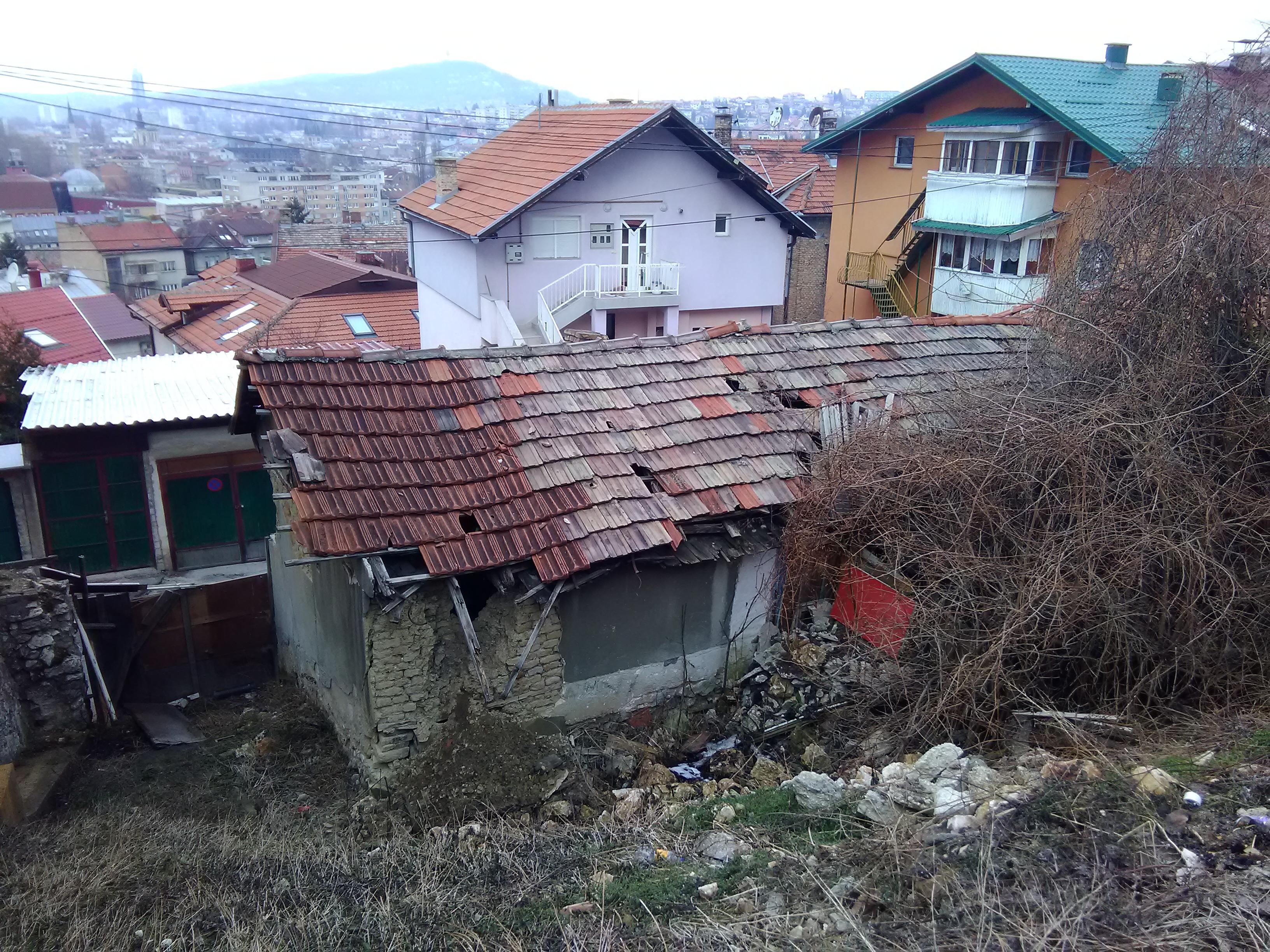 Napuštena kuća na Alifakovcu - Avaz