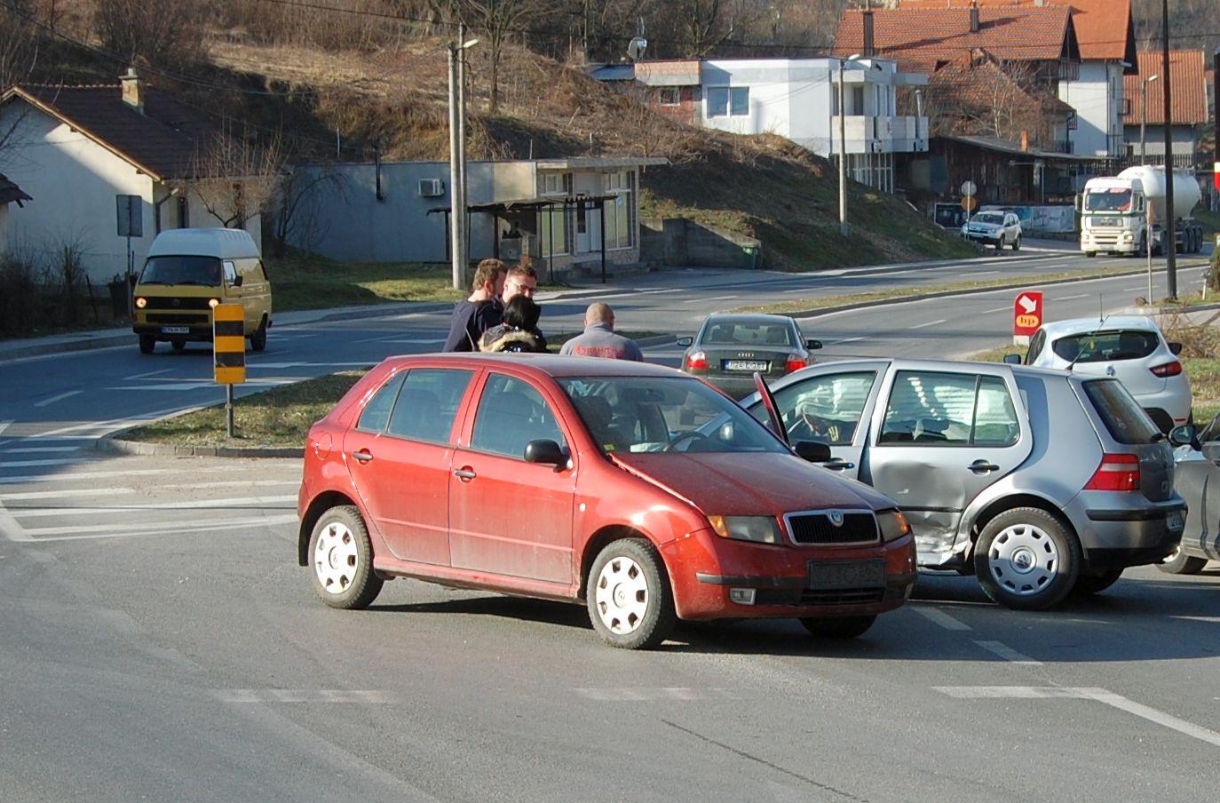 Gradačac: Nova saobraćajna nesreća u Sarajevskoj ulici