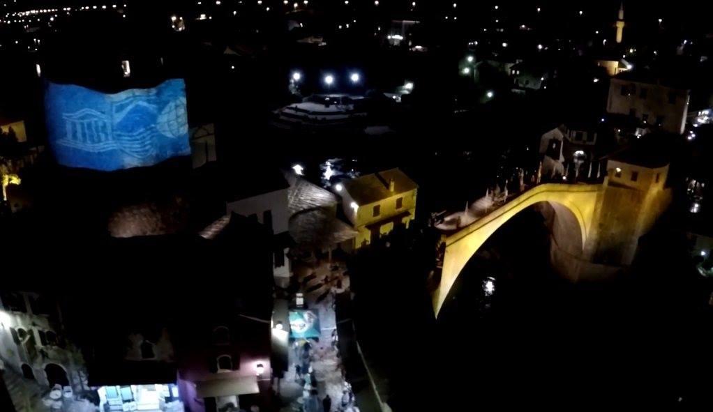 Stari most večeras u bojama Francuske: Znak solidarnosti i poziv cijelom svijetu za obnovu Notr Dama