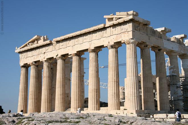 Četiri osobe povrijeđene usljed udara groma u Akropolj