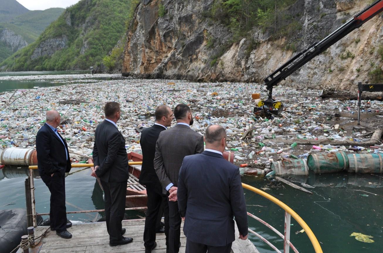 Plutajući otpad u Drini okupio ministre okoliša RS, Crne Gore i Srbije