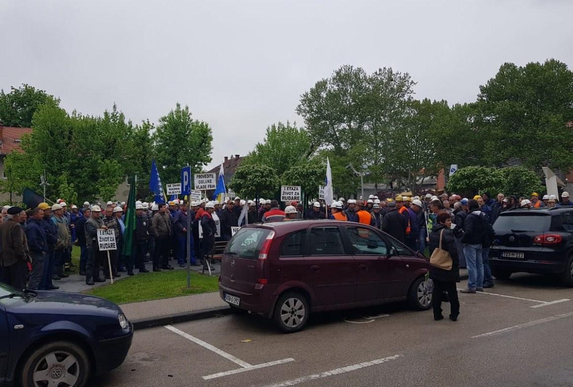 Rudari Površinskog kopa Šikulje protestirali u Lukavcu