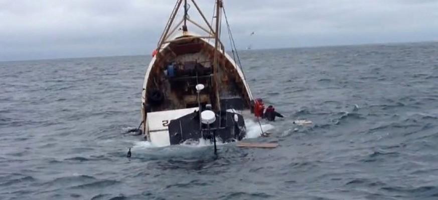 Potonuo brod, poginulo najmanje 30 osoba
