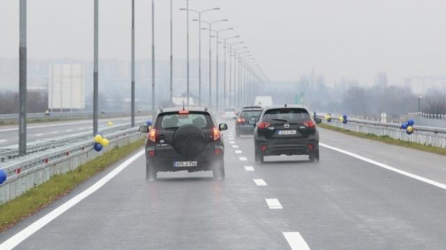 Vozačima oprez: Saobraćaj u BiH odvija se po mokrom kolovozu, po kotlinama magla