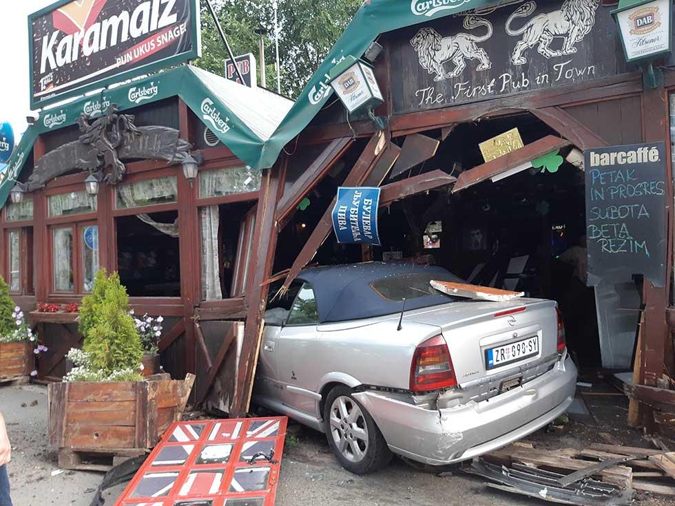 Užas u Zrenjaninu: Vozilom uletio u baštu restorana, ima povrijeđenih