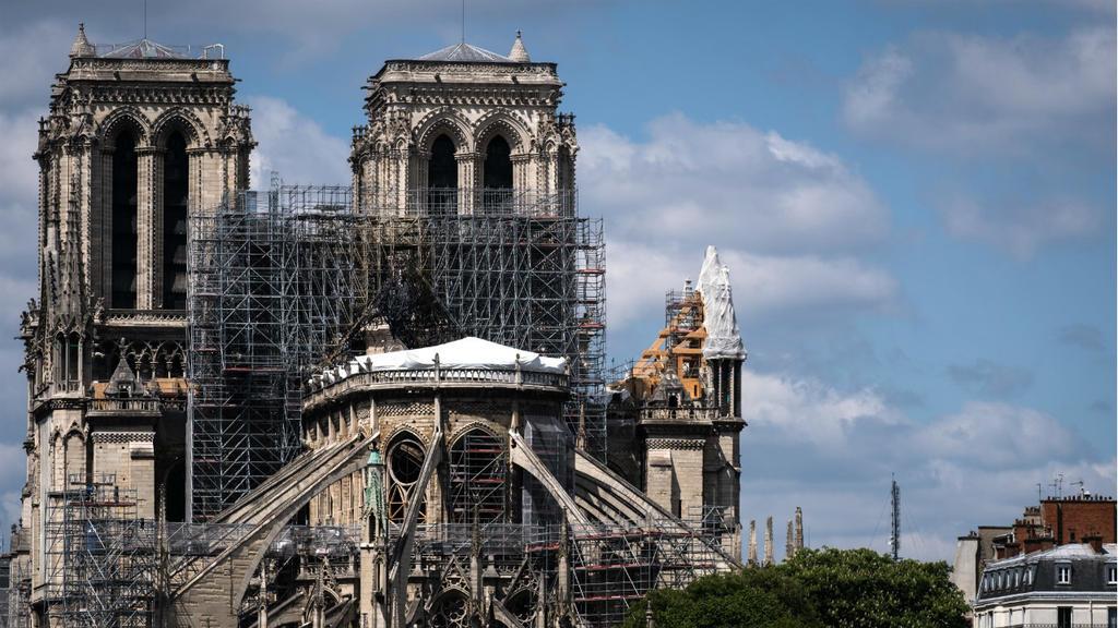 Zbog vrućina pada kamenje s Notr Dama: Katedrali prijeti rizik od mogućeg urušavanja