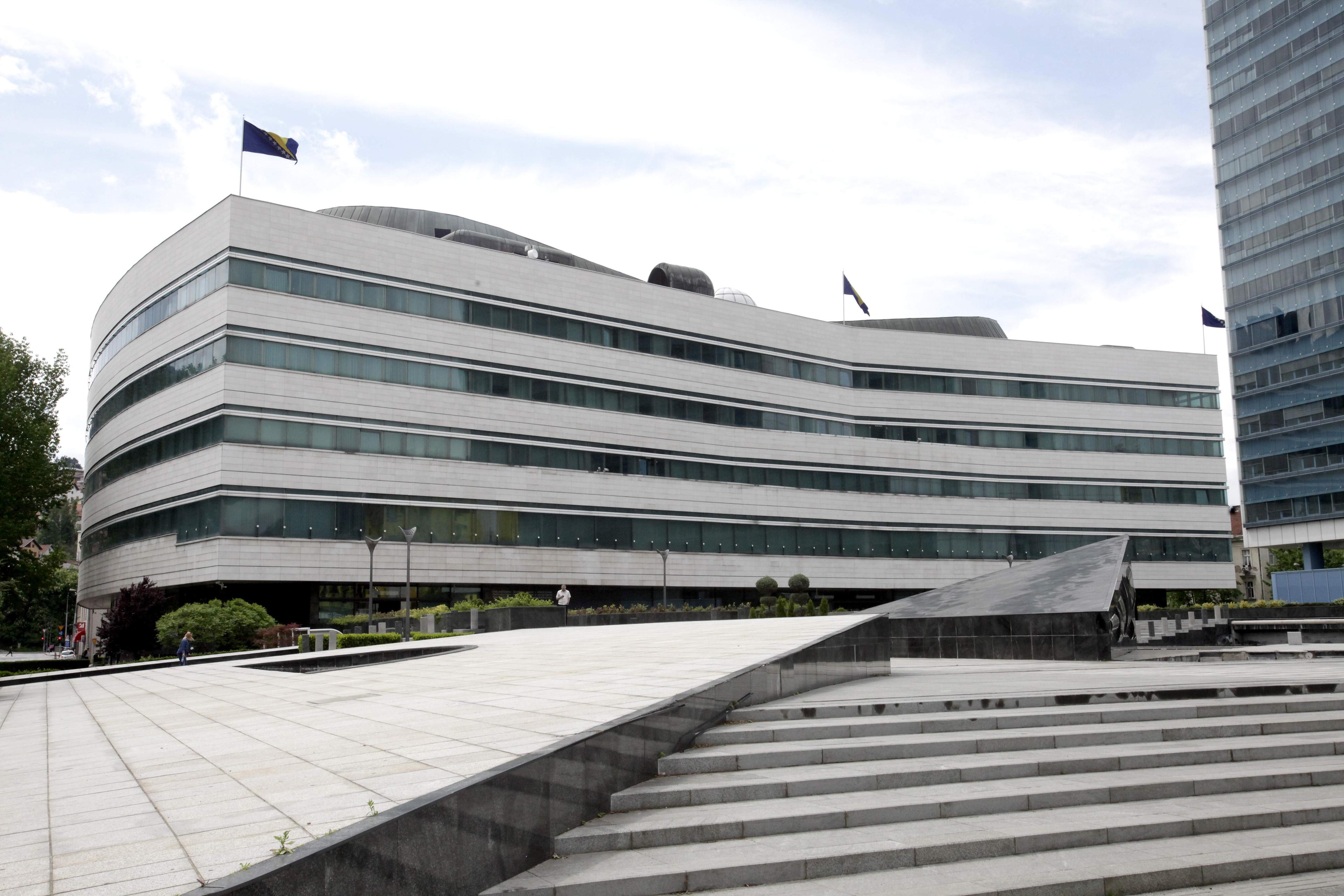 Parlamentarci traže istragu: Čiji radnici su ušetali u zgradu Parlamenta BiH za vrijeme kolektivnog odmora