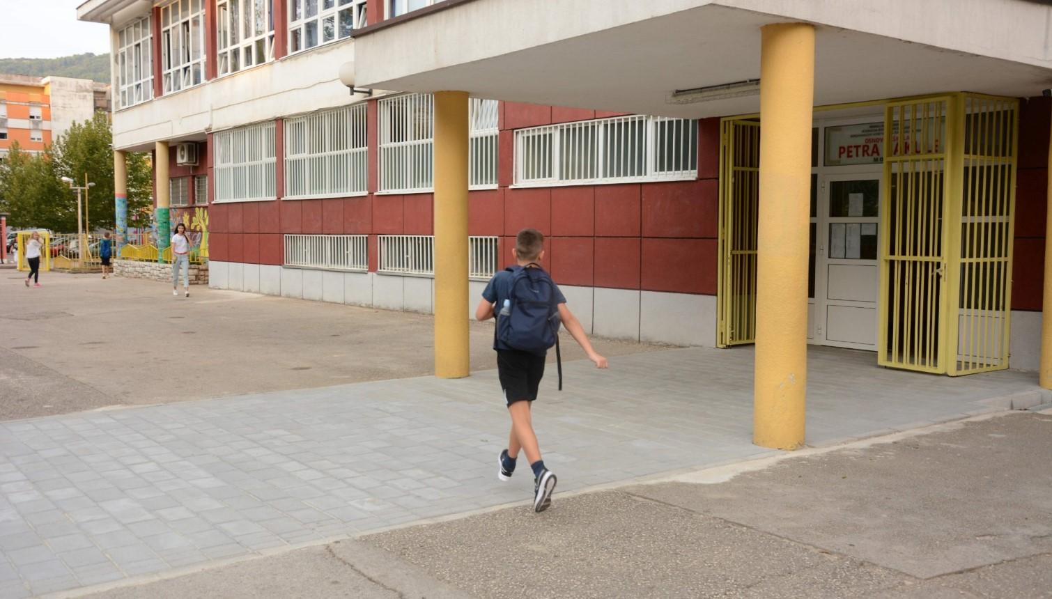 Deseta osnovna u Mostaru: Kod škole prodavao drogue - Avaz