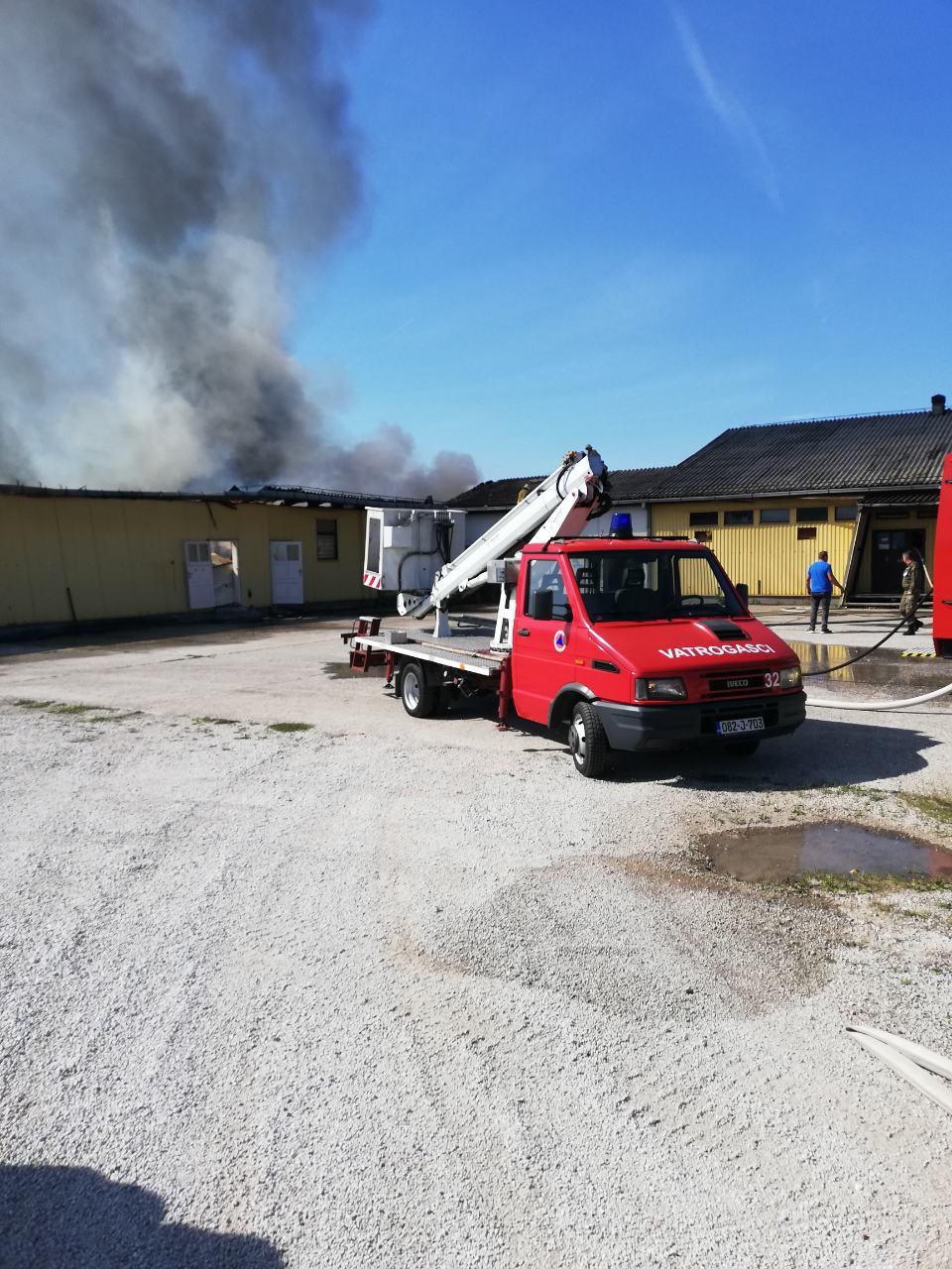 Spriječena havarija: Vatrogasci spasili objekt u kojem su bili municija, ulje i mazivo