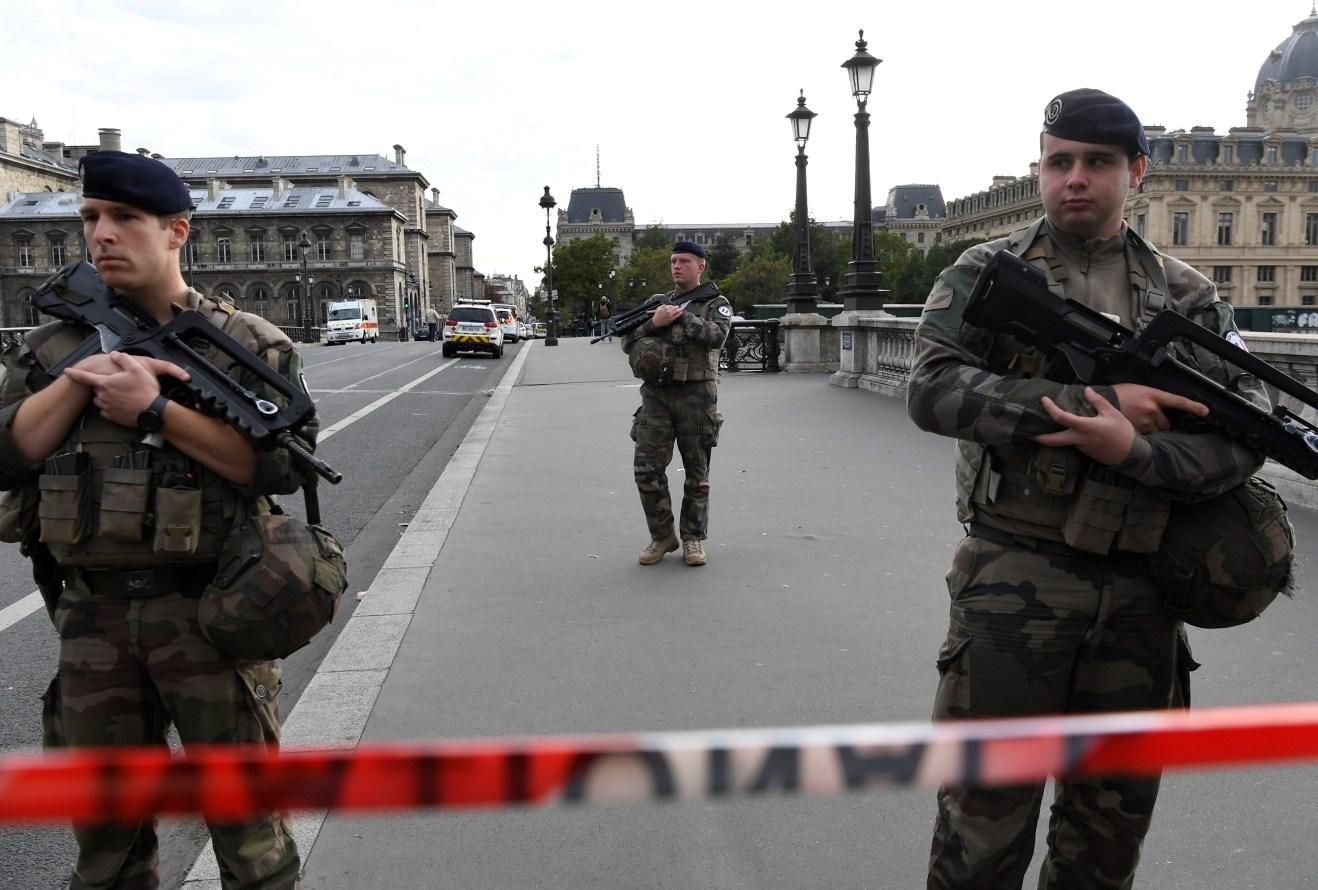 Četiri osobe ubijene u Parizu - Avaz