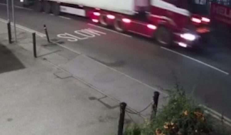 Nadzorne kamere snimile su trenutak kada je kamion s leševima dovezen na odredište