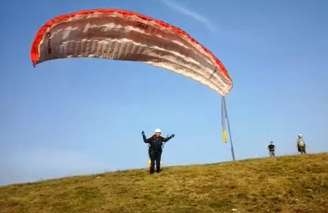 Najstariji padobranac u Evropi, u 85. poletio i paraglajderom