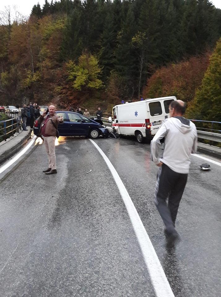 Uništena vozila na mjestu nesreće - Avaz