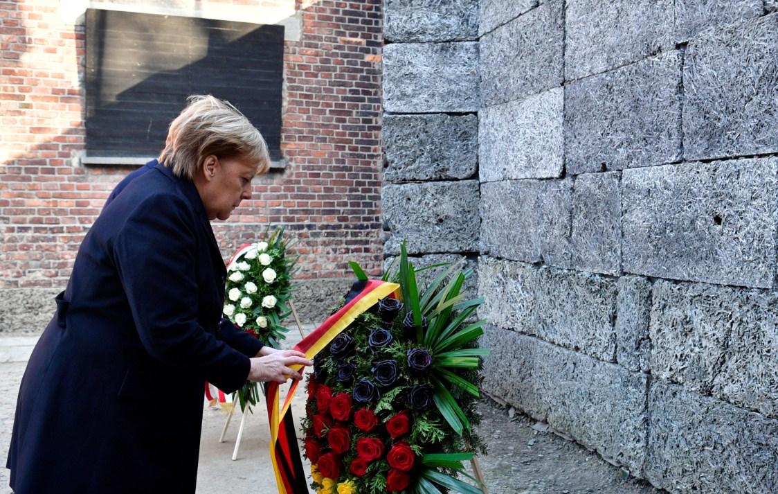 Merkel prvi put obišla Aušvic: Osjećam stid zbog zločina koji su počinili Nijemci
